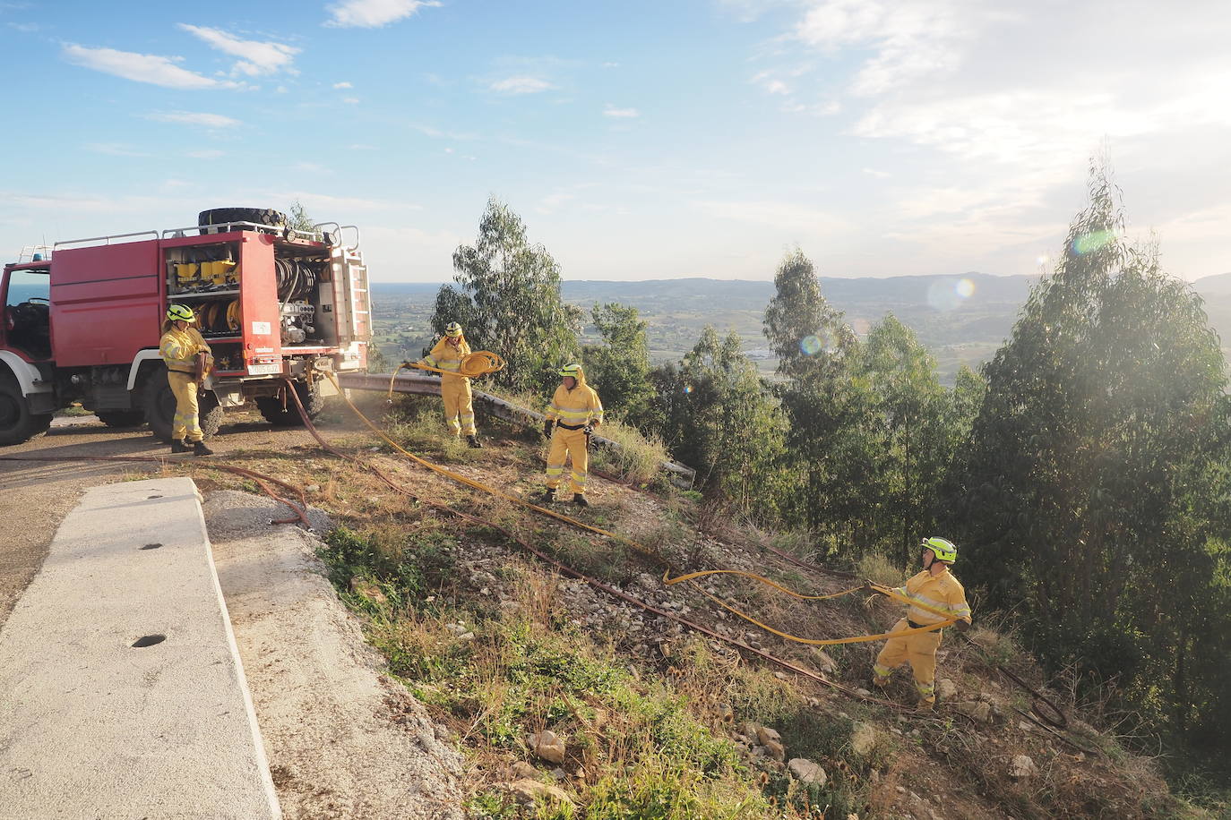 Fotos: Incendios activos pero contolados en Cantabria