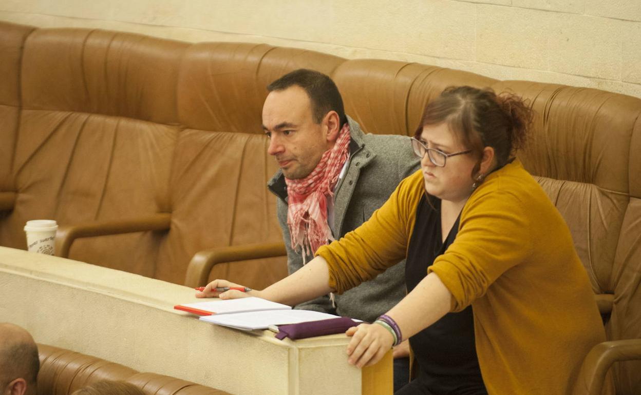 Blanco y Ordóñez en una foto de archivo en el Parlamento de Cantabria. 