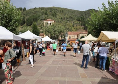 Imagen secundaria 1 - Pasacalles, mercado tradicional y bailes tradicionales en el Día de Liébana 