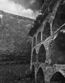 Imagen secundaria 2 - 'Viejos sueños de Gigante' de Sonia Toledano, 'Los que quedamos' de Martha Bravo; 'Nichos', de Juanjo Ruiz Cisneros.