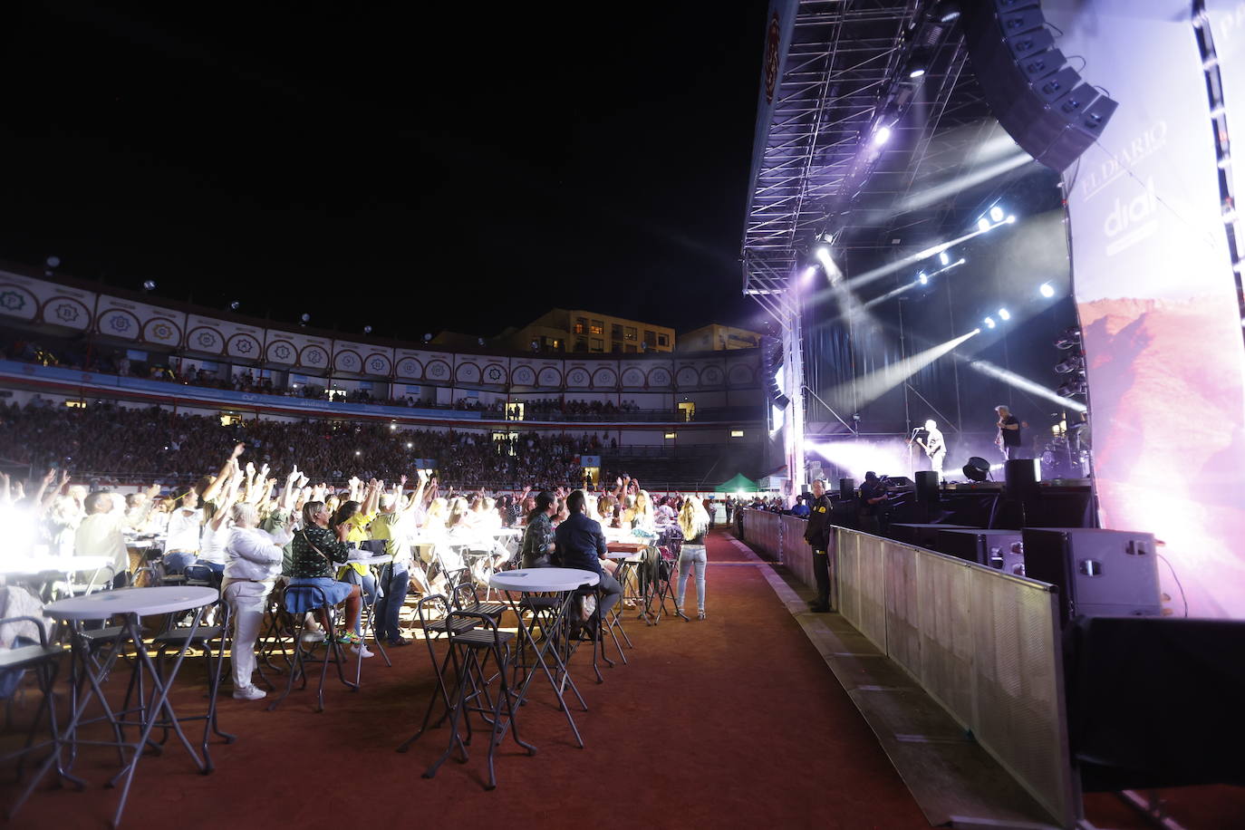 Fotos: Hombres G y Quenovi en La Plaza