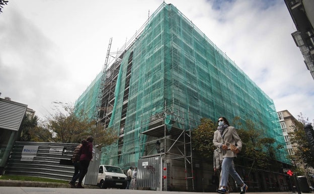 Imagen de archivo de 2020 del edificio en el que estuvo la oficina de Novo Banco en Santander.