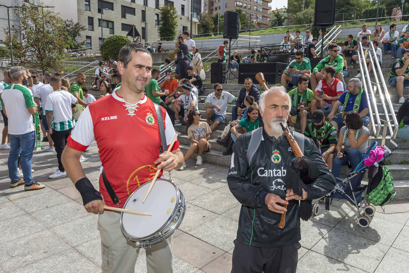 Las peñas se reúnen en el popular barrio santanderino para comer e ir desde allí a los Campos de Sport