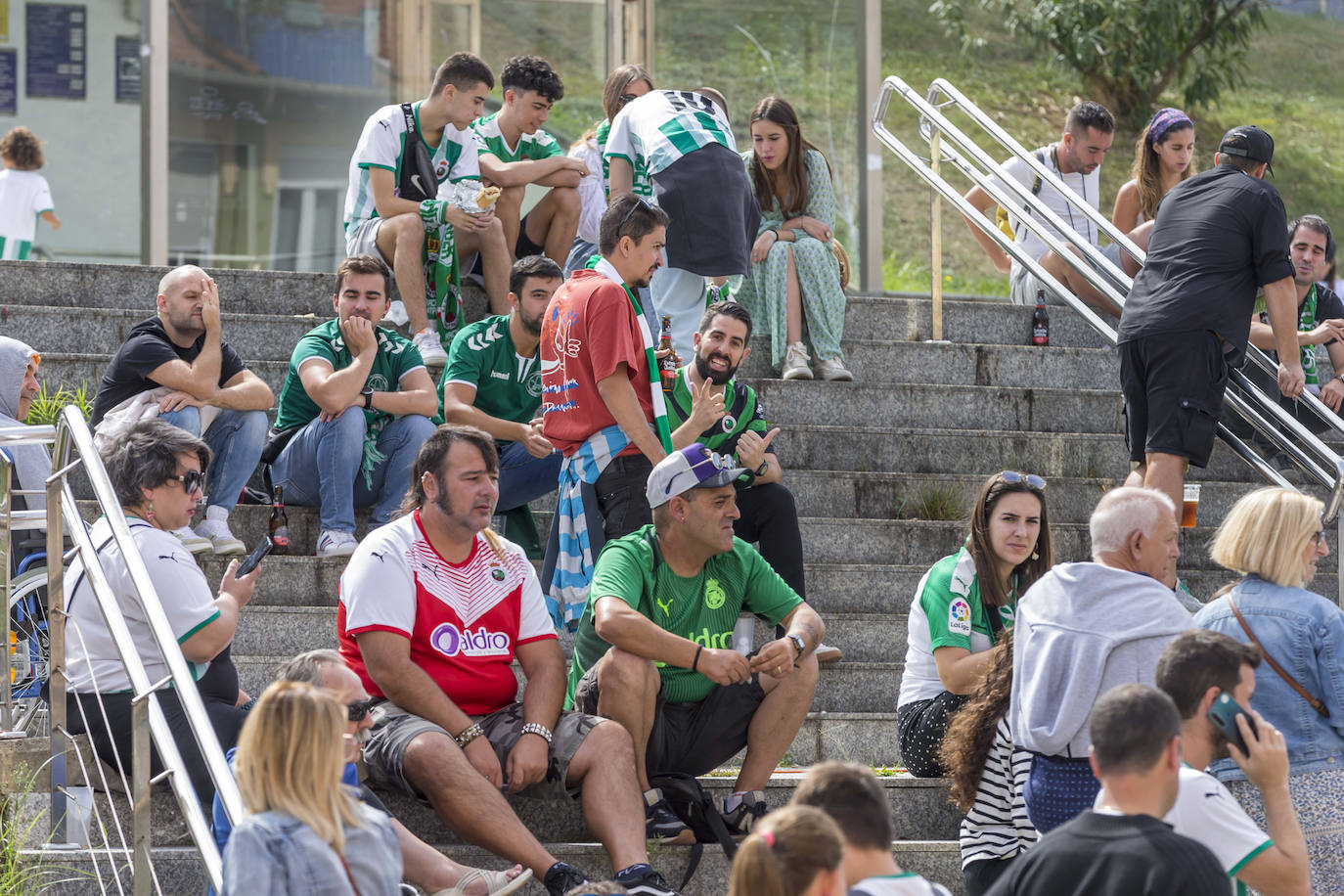 Las peñas se reúnen en el popular barrio santanderino para comer e ir desde allí a los Campos de Sport