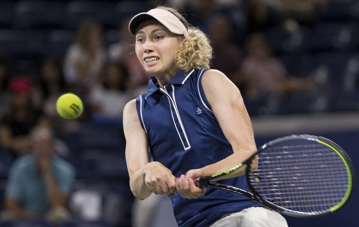 Cristina Bucsa devuelve una bola de revés en el partido de segunda ronda del pasado Abierto de Estados Unidos, ante la estadounidense Danielle Collins. 