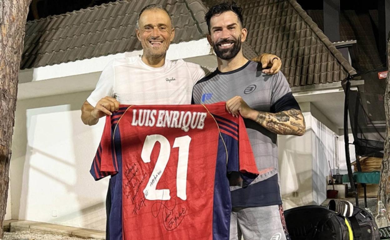 Fernando Díaz con Luis Enrique hace unos días en su casa de Barcelona. 