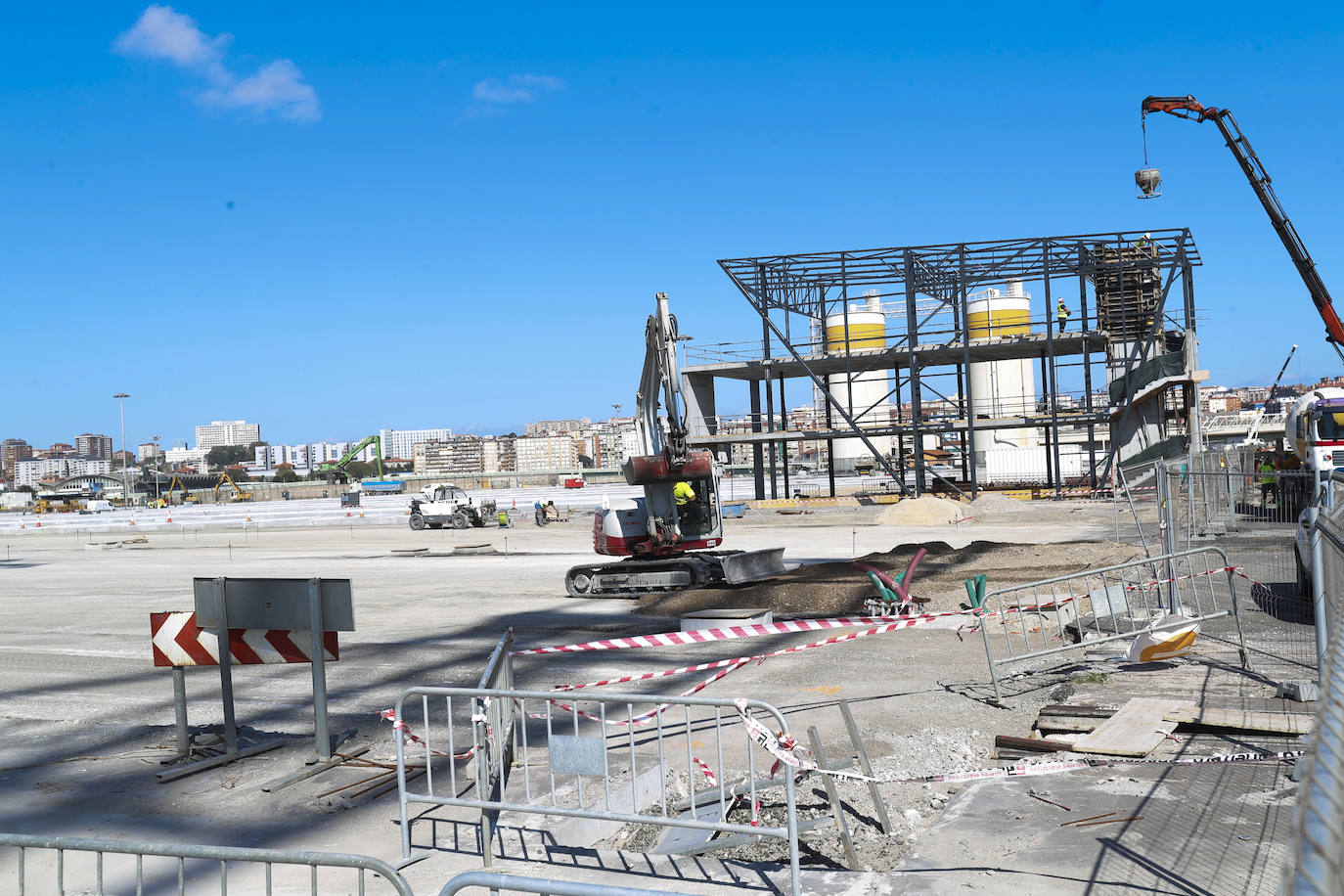 Fotos: Recepción institucional de las dos grúas de Boluda instaladas en el Puerto de Santander