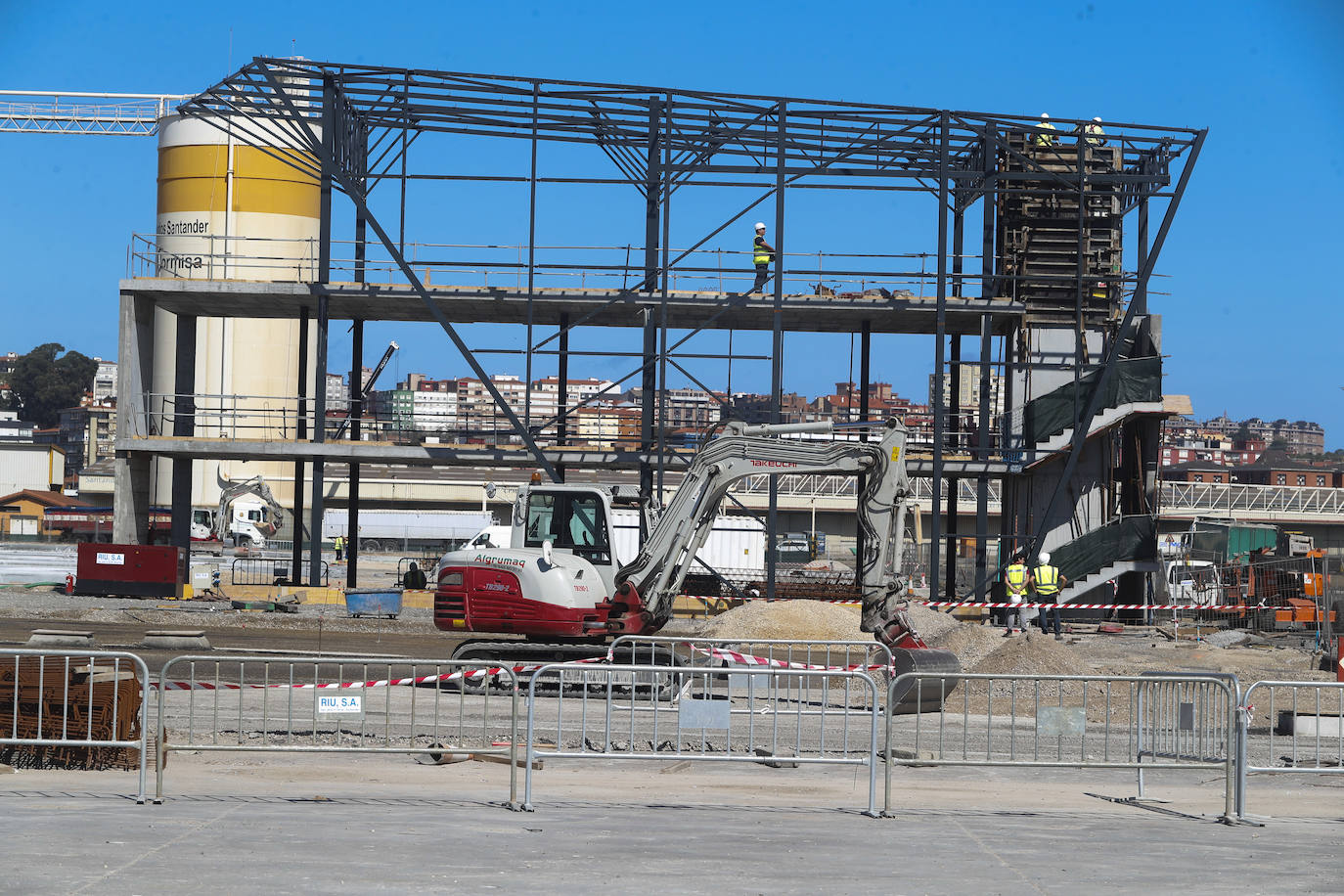 Fotos: Recepción institucional de las dos grúas de Boluda instaladas en el Puerto de Santander