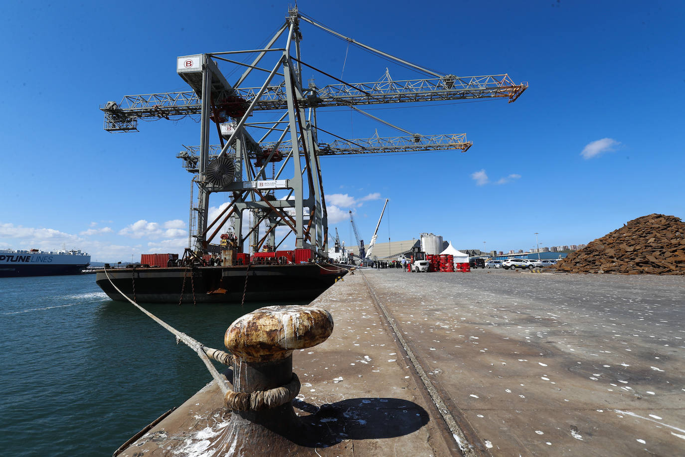 Fotos: Recepción institucional de las dos grúas de Boluda instaladas en el Puerto de Santander