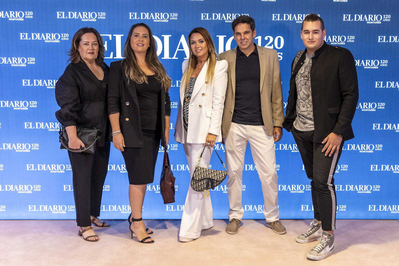 Ana Solórzano (izquierda), Paula Fernández, Laura González, Carlos Isa y Martín Vuelta.