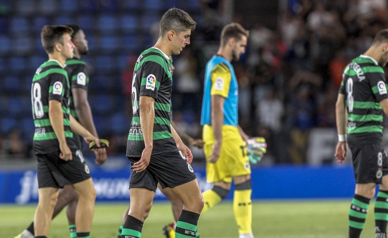 Saúl, Sekou Gassama, Íñigo Sainz-Maza y Jokin Ezkieta, tristes tras la derrota en Tenerife.