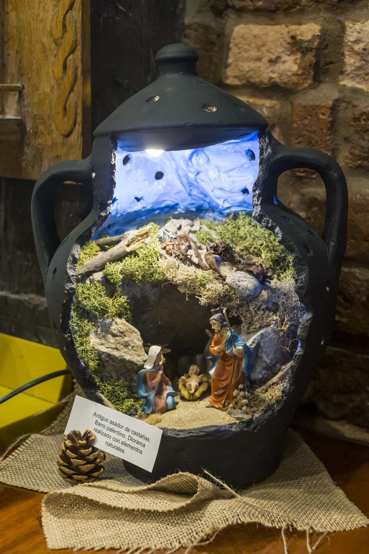 Un belén de José Emilio Pelayo, en un asador de castañas.