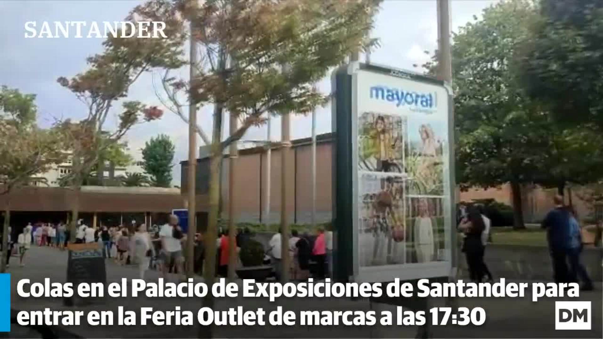 Colas para entrar a la  Feria Outlet