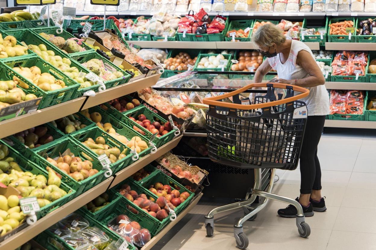 Las cadenas cántabras de supermercados mantienen su estrategia expansiva pese a la incertidumbre derivada de la inflación. 