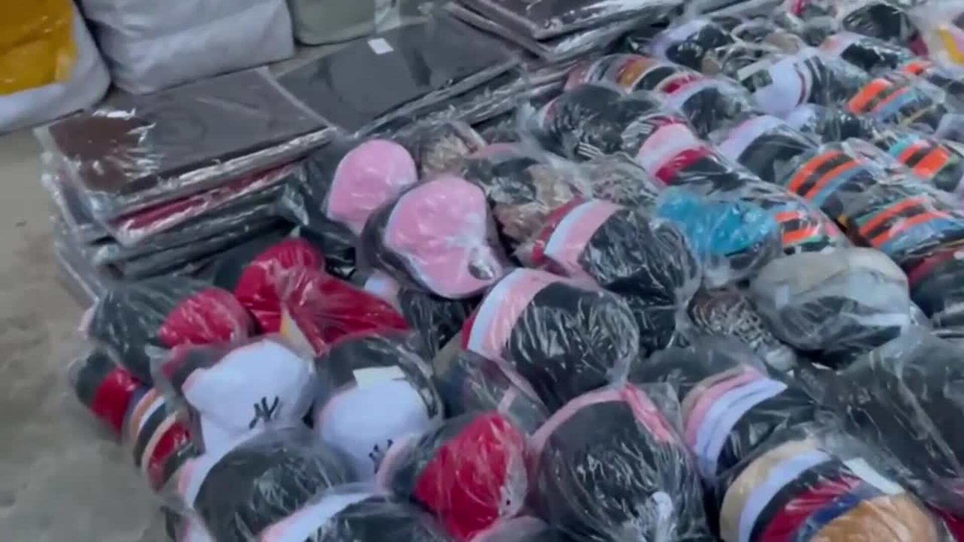 Incautan más de 17.000 objetos de marcas falsificadas en un vehículo en Palma