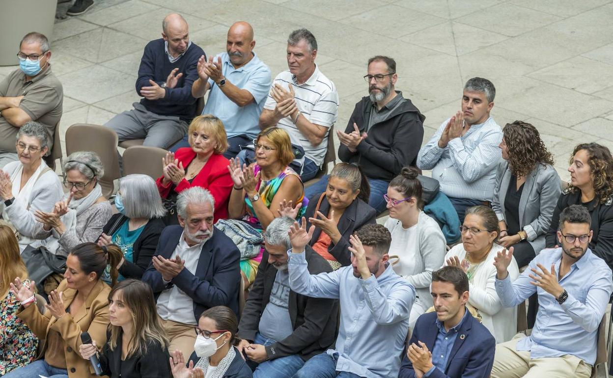 El acto de celebración de la Federacion de Personas Sordas ha tenido lugar en el Parlamento.