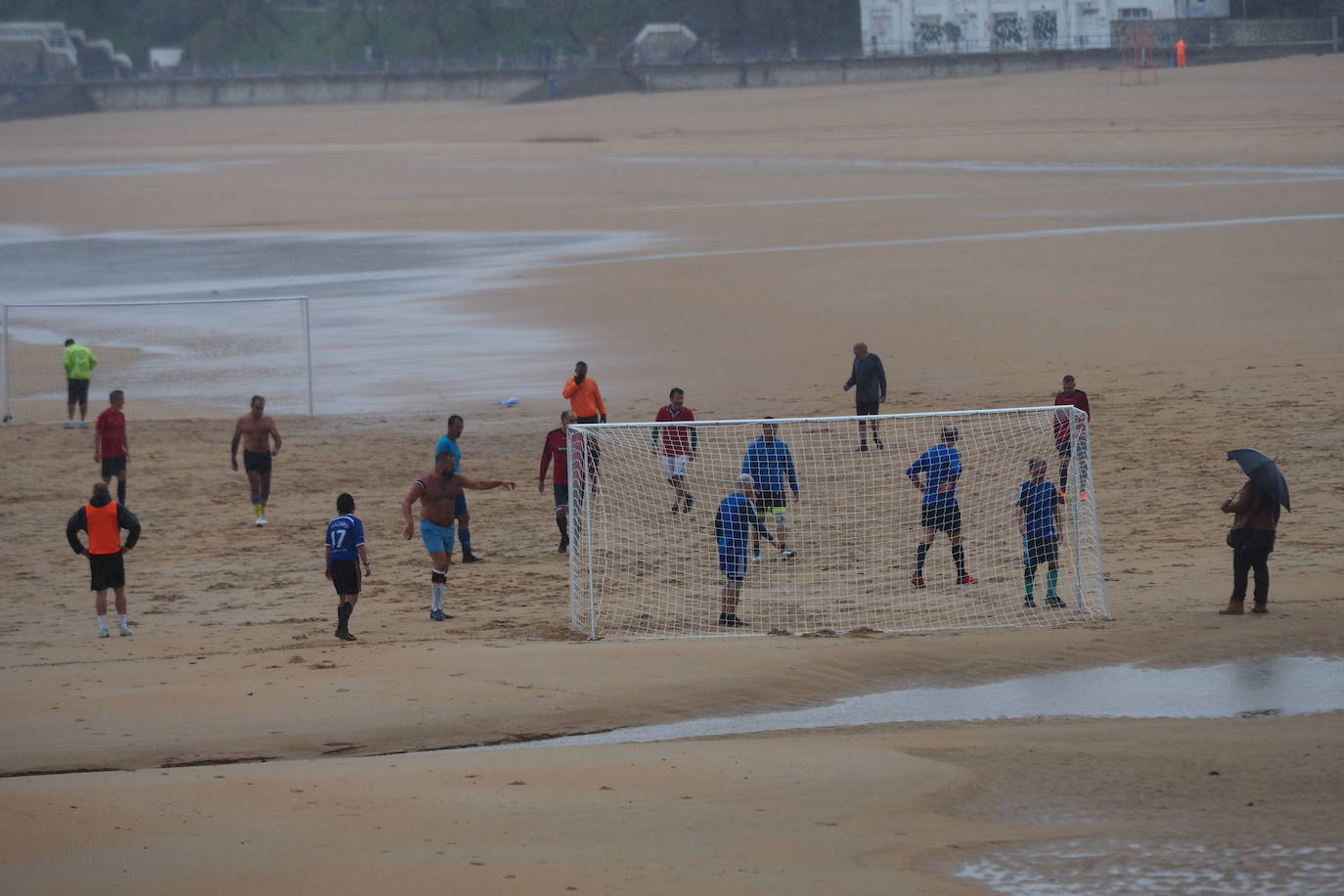 Fotos: La lluvia llega a Cantabria un día después de entrar el otoño