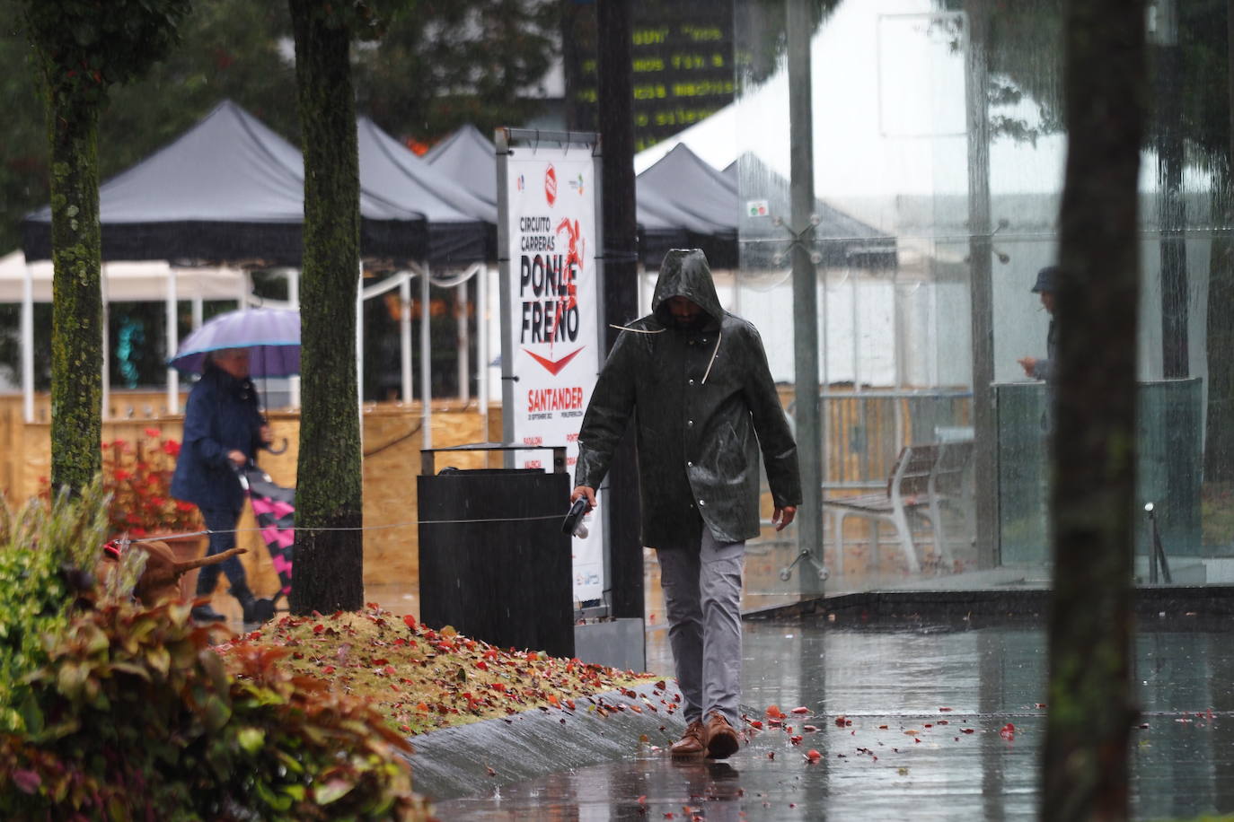 Fotos: La lluvia llega a Cantabria un día después de entrar el otoño