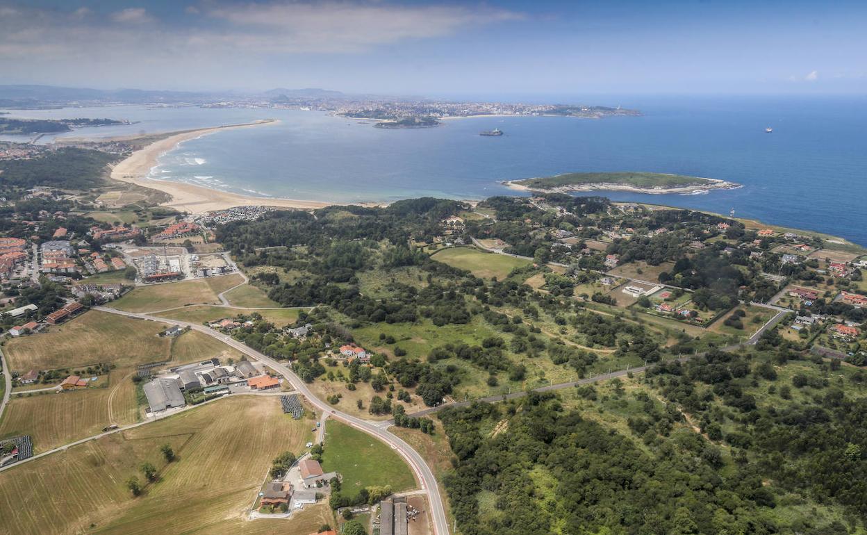 Vista aérea de los terrenos de la extinta empresa Emilio Bolado, donde estaba planteado el complejo turístico y deportivo.