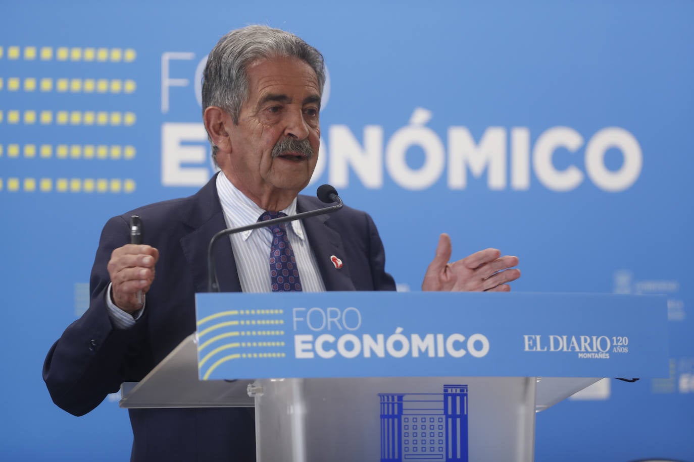 Miguel Ángel Revilla impartió la conferencia 'Combatiendo el pesimismo' en el Foro Económico de El Diario Montañés