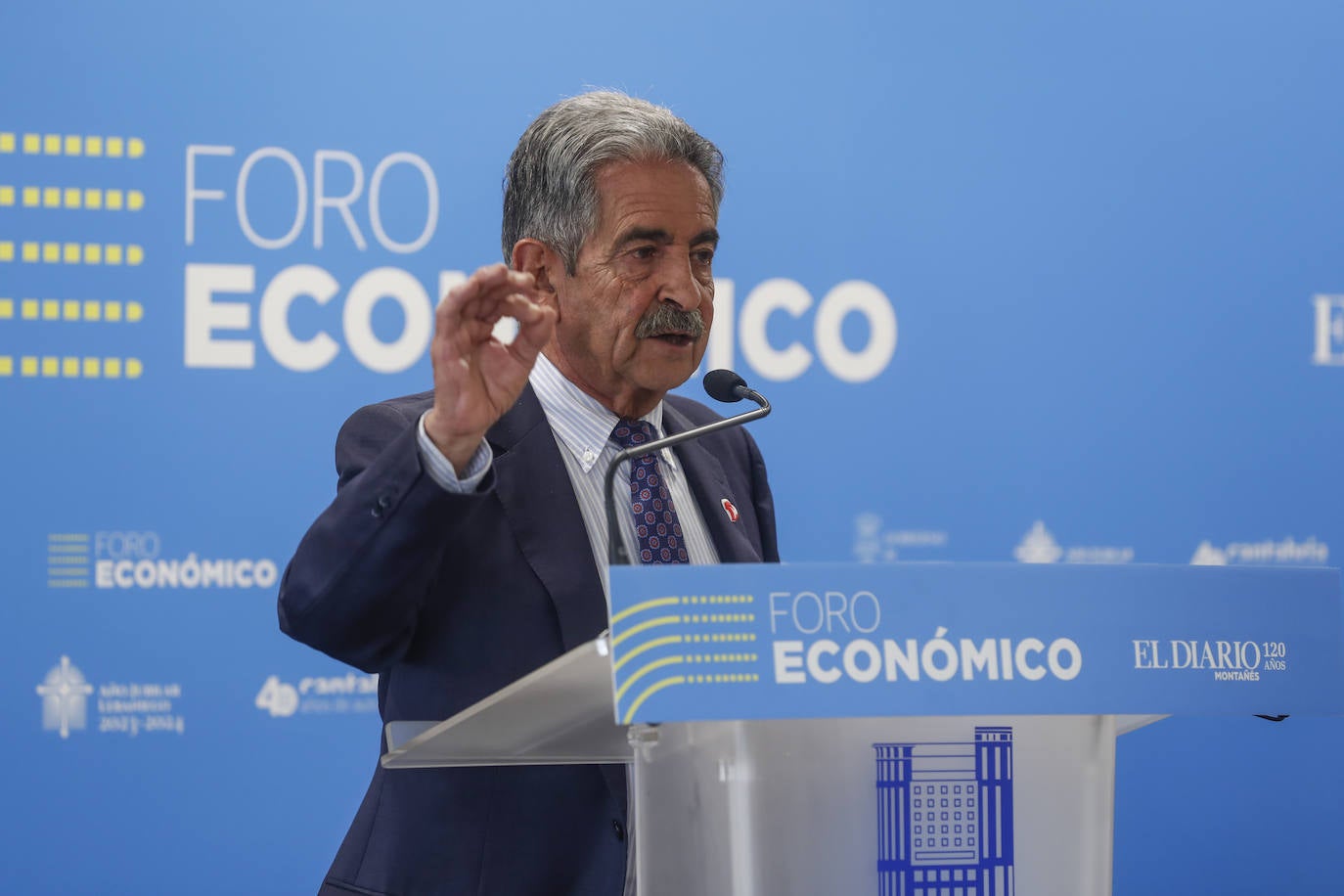 Miguel Ángel Revilla impartió la conferencia 'Combatiendo el pesimismo' en el Foro Económico de El Diario Montañés