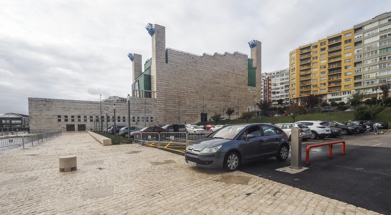 El aparcamiento del Palacio de Festivales ya vuelve a estar a disposición de los conductores. 