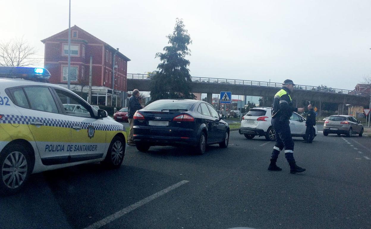 Imagen de archivo de una actuación de la Policía Local de Santander.