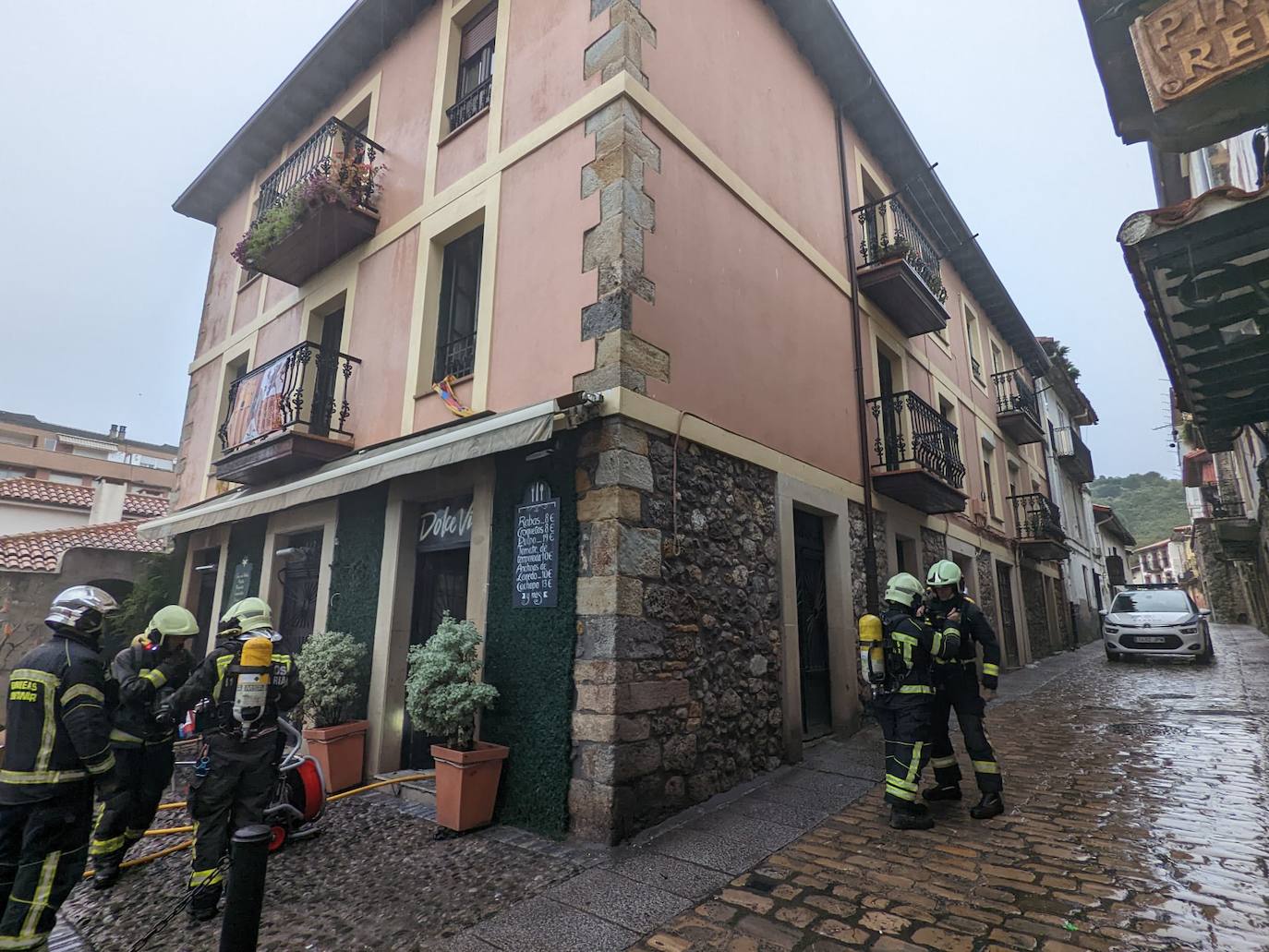 Fotos: Incendio en el establecimiento Dolce Vita de Laredo