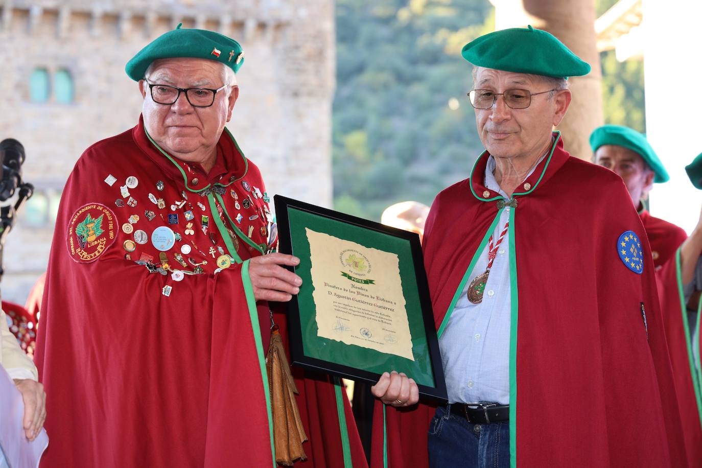 Fotos: Imágenes de la Fiesta de la Vendimia y el IX Capítulo de la Cofradía del Aguardiente de Orujo y Vino de Liébana