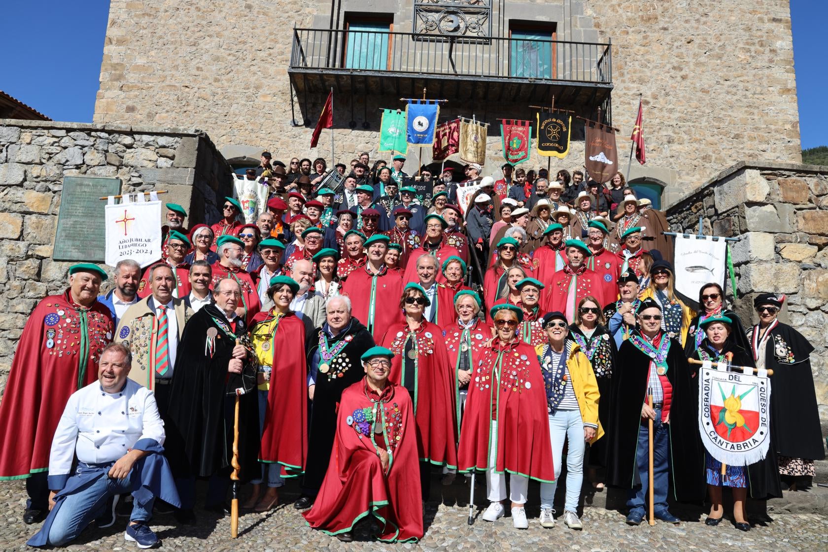 Fotos: Imágenes de la Fiesta de la Vendimia y el IX Capítulo de la Cofradía del Aguardiente de Orujo y Vino de Liébana