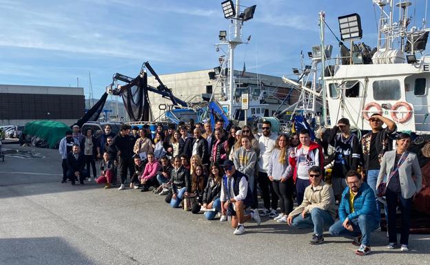 Pupitres a pie de puerto en Laredo