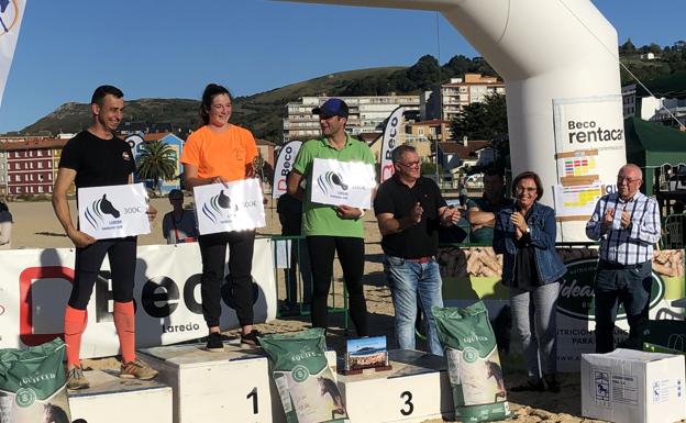 Imagen principal - Los ganadores demostraron una gran deportividad y disfrutaron con la igualdad de la competición 