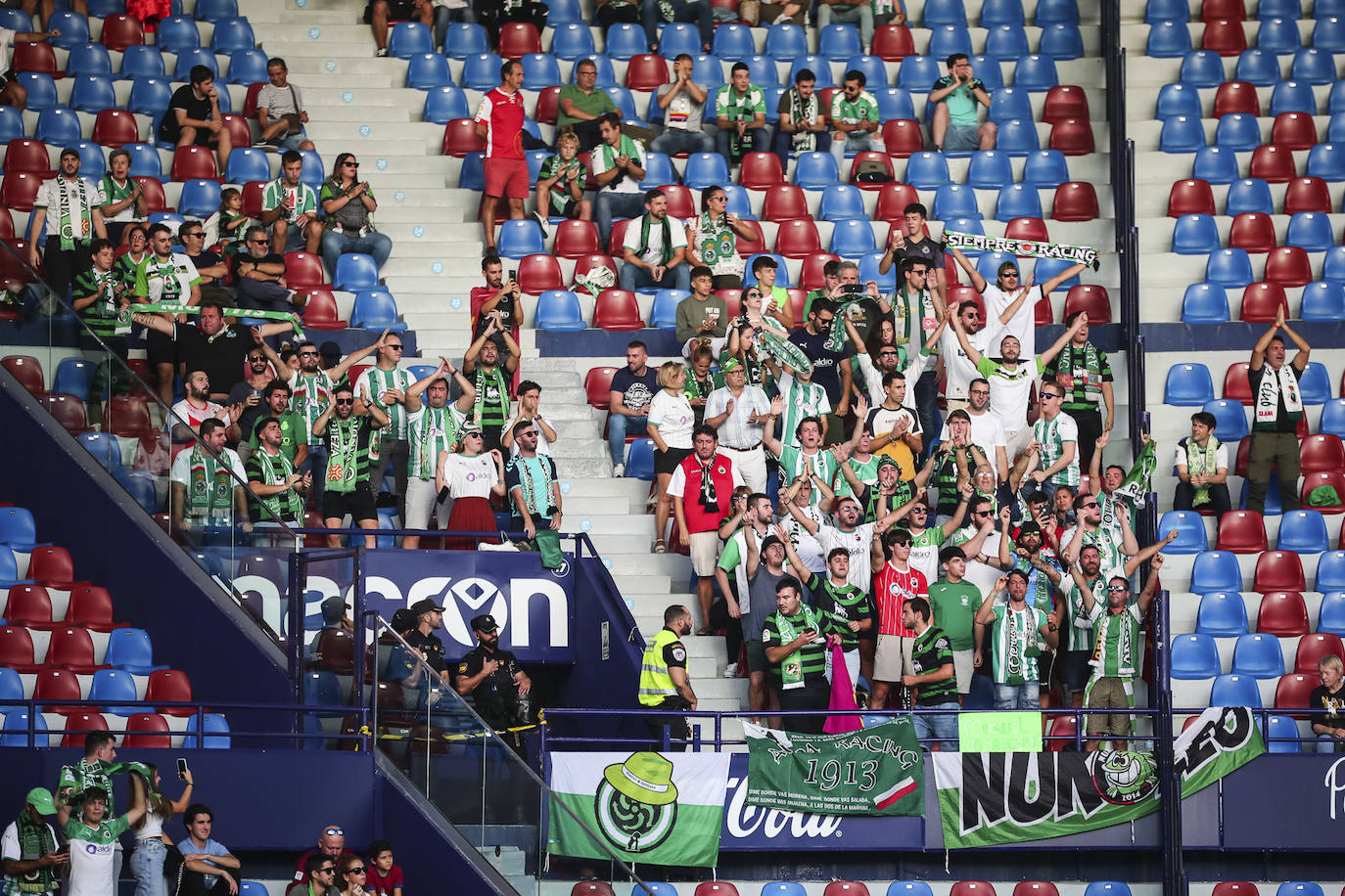 Fotos: Levante - Racing, en imágenes