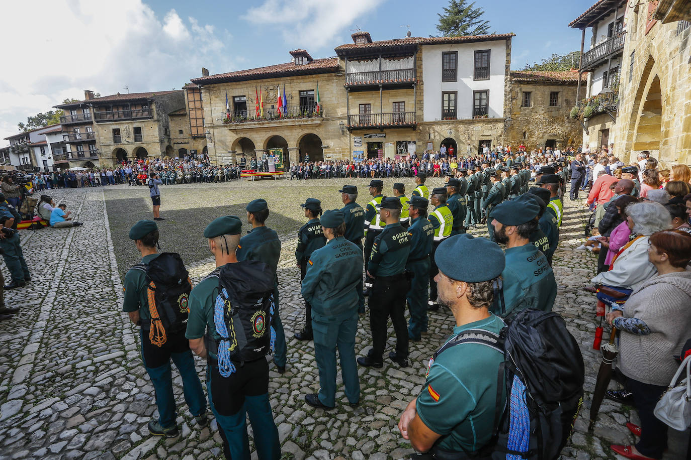 Fotos: Imágenes del acto de la Guardia Civil en Santillana del Mar