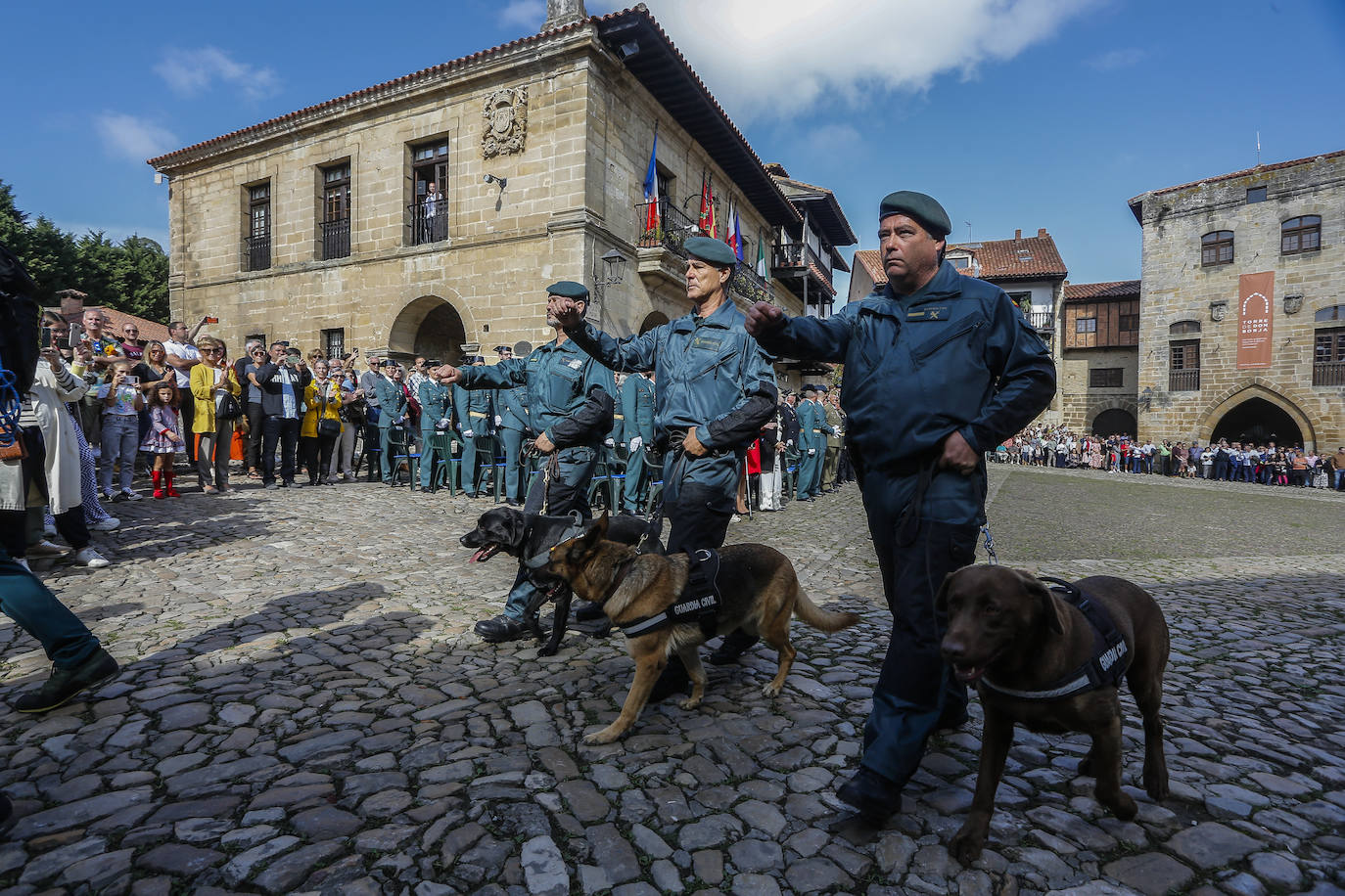 Fotos: Imágenes del acto de la Guardia Civil en Santillana del Mar