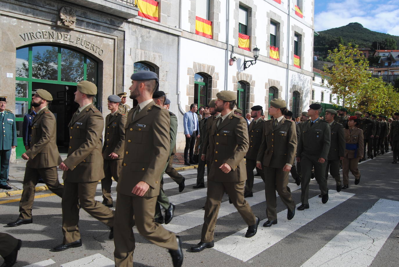 Fotos: La Residencia Militar de Santoña ha abierto este viernes sus puertas a los jóvenes militares