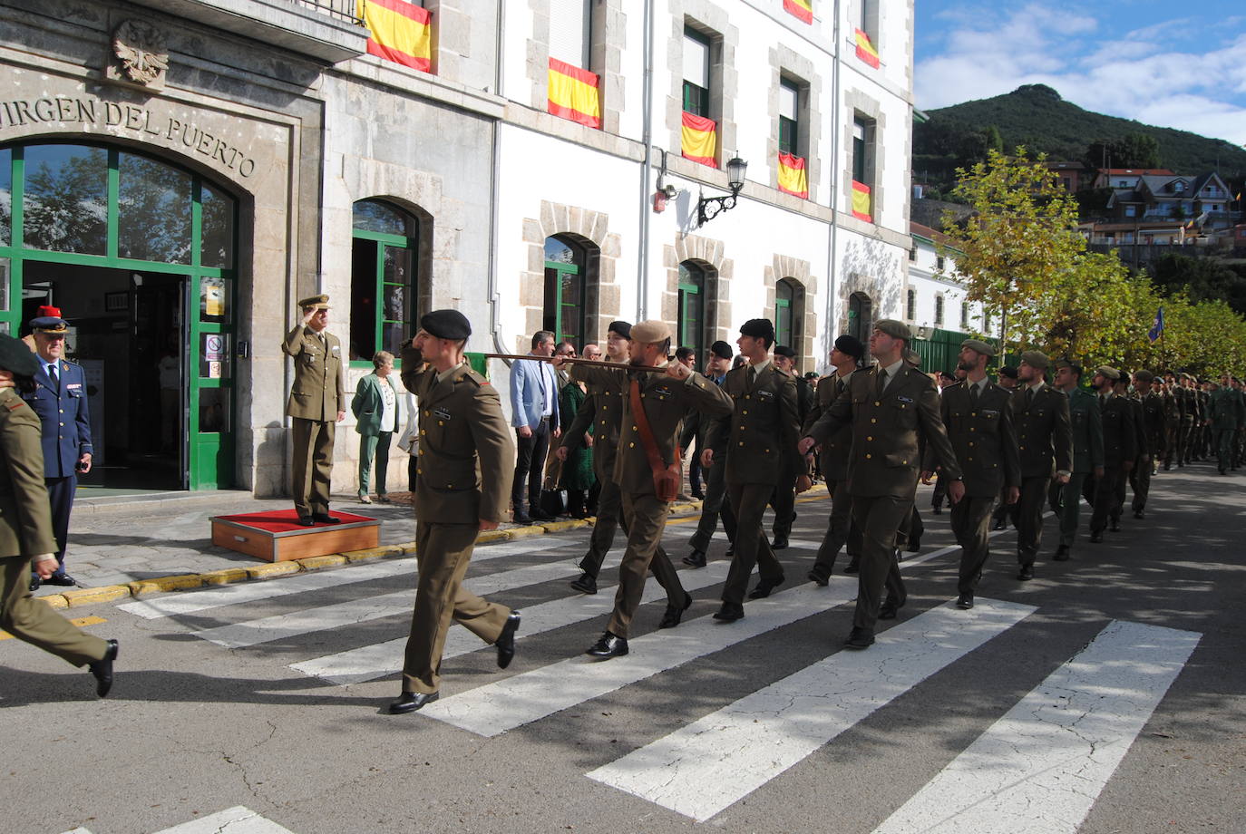 Fotos: La Residencia Militar de Santoña ha abierto este viernes sus puertas a los jóvenes militares