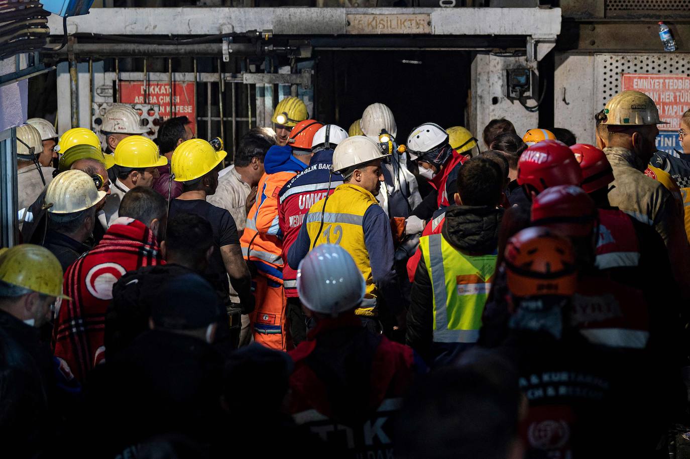 Fotos: Una explosión deja al menos 28 muertos en una mina de Turquía