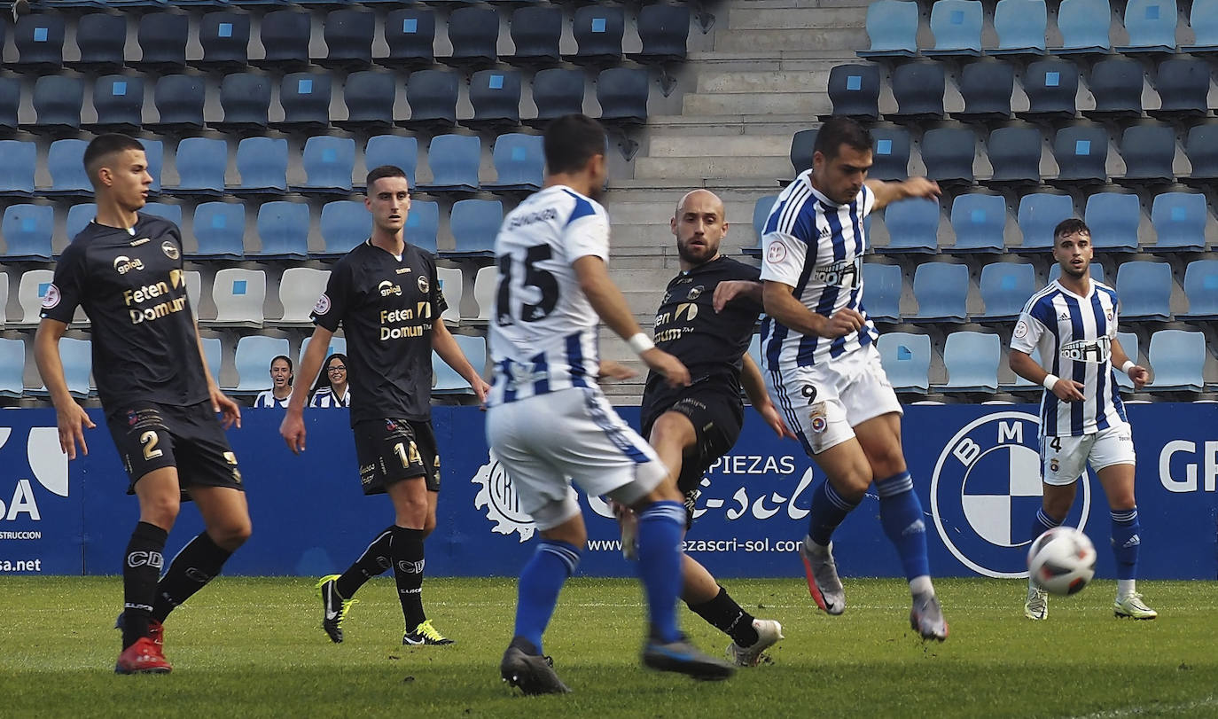 Fotos: Imágenes del derbi entre Gimnástica y Laredo