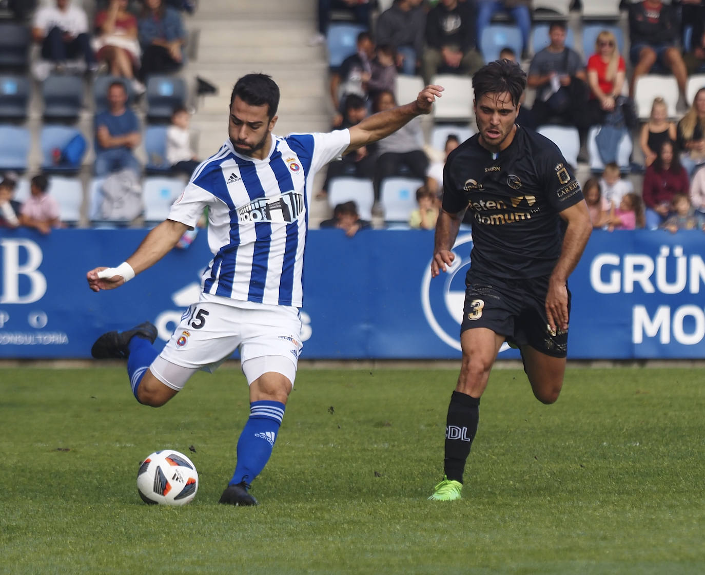 Fotos: Imágenes del derbi entre Gimnástica y Laredo