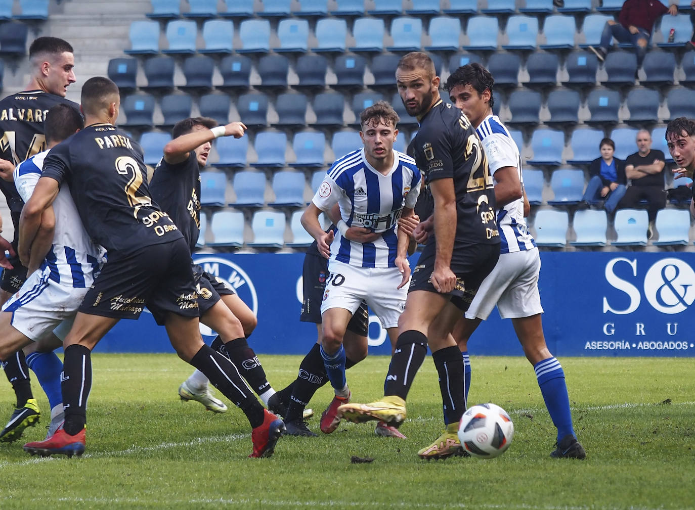 Fotos: Imágenes del derbi entre Gimnástica y Laredo