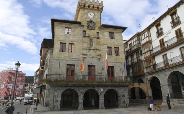 Fachada del Ayuntamiento de Castro Urdiales.