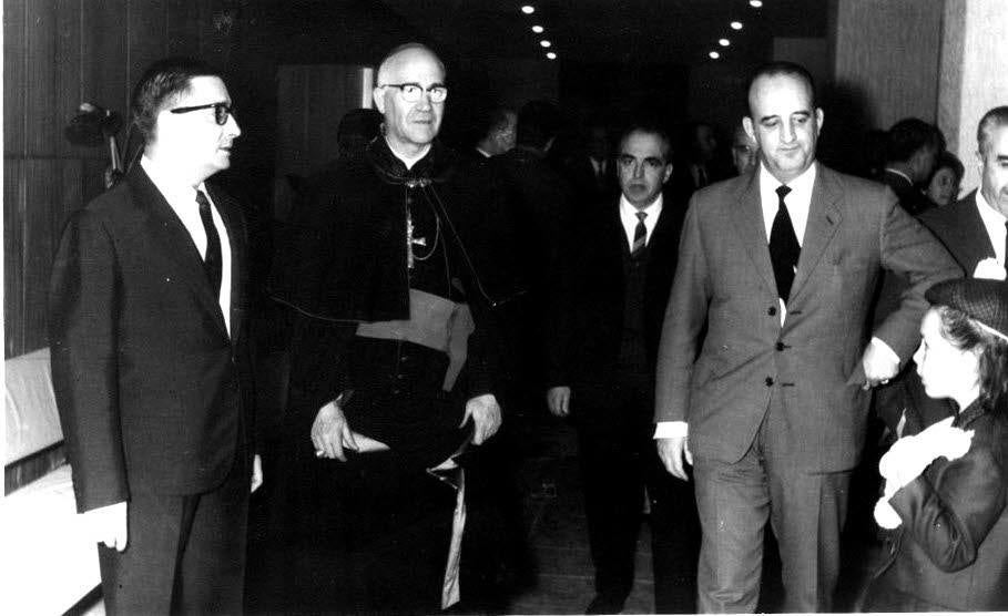 Entrada de autoridades el día de la inauguración del cine santanderino en la década de los 60 del siglo pasado.