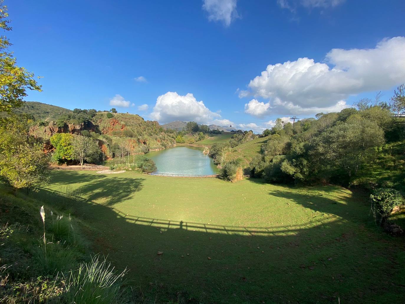 Fotos: El lago verde aceituna de Cabárceno