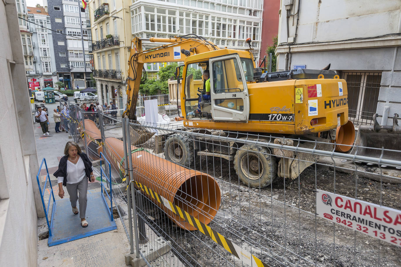 Fotos: Comienzan las obras de las rampas mecánicas entre Jesús de Monasterio y Juan XXIII