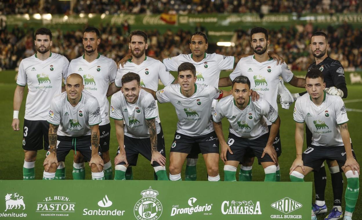 Alineación del Racing en el partido frente al Zaragoza en los Campos de Sport. 