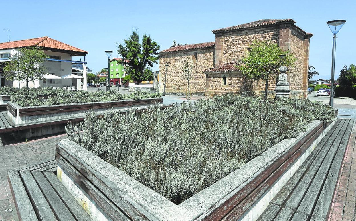 La Peña Bolística Tanos pide que se haga una bolera junto a la ermita de Santa Ana. 