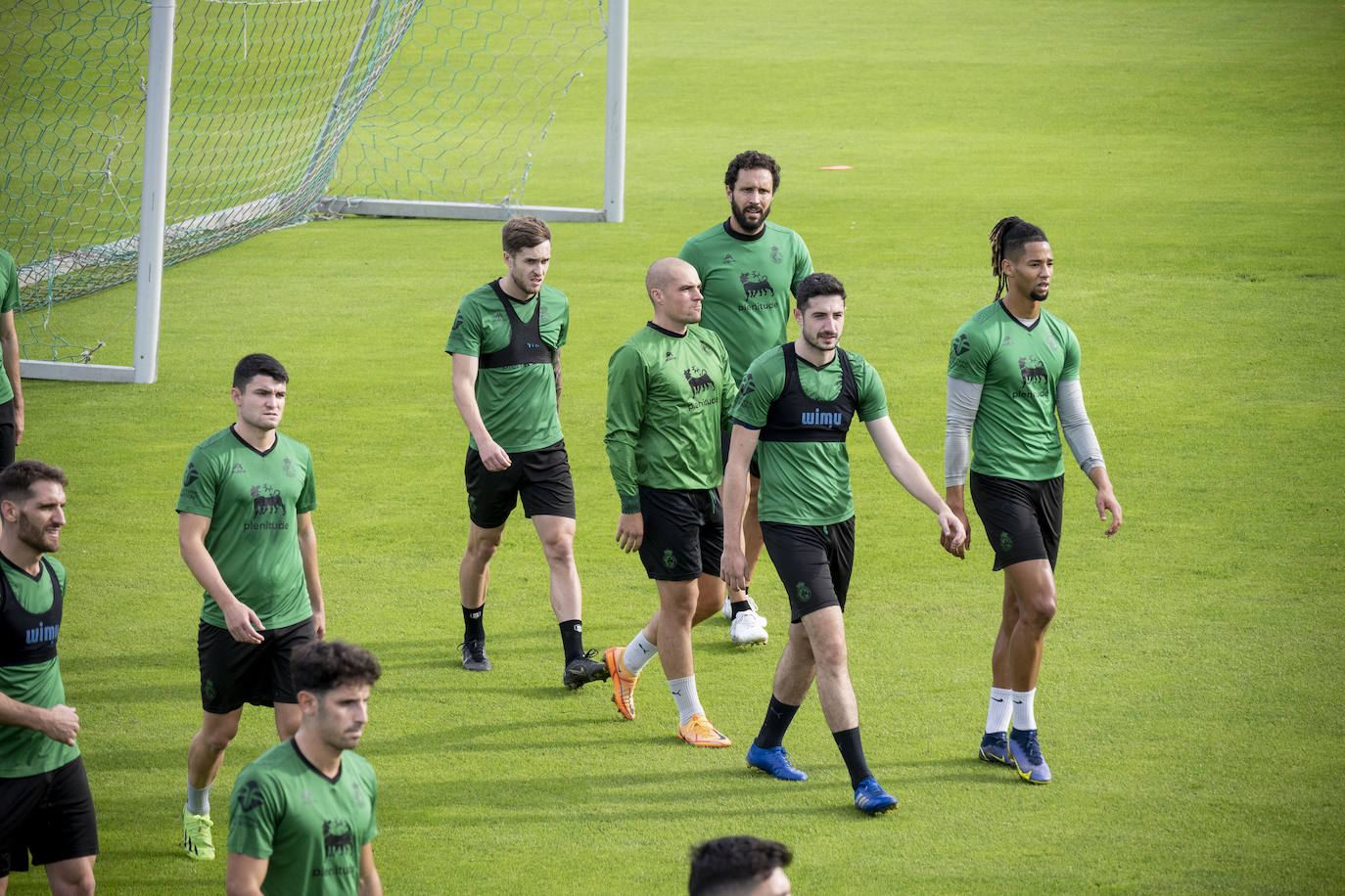 Fotos: El Racing prepara el choque ante la Ponferradina con seis bajas