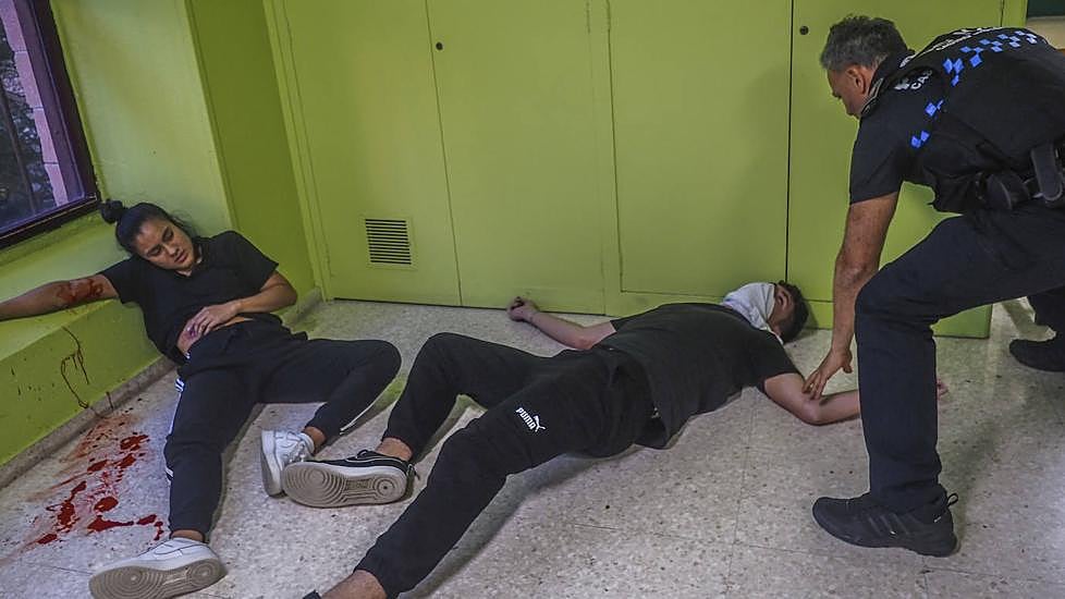 Los alumnos del Instituto Cantabria simularon ser personas heridas. 