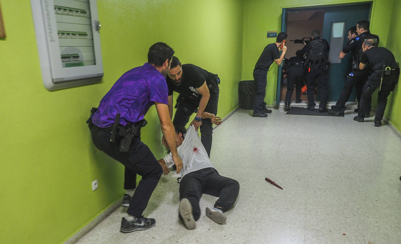 Fotos: Dos terroristas y cuatro muertos